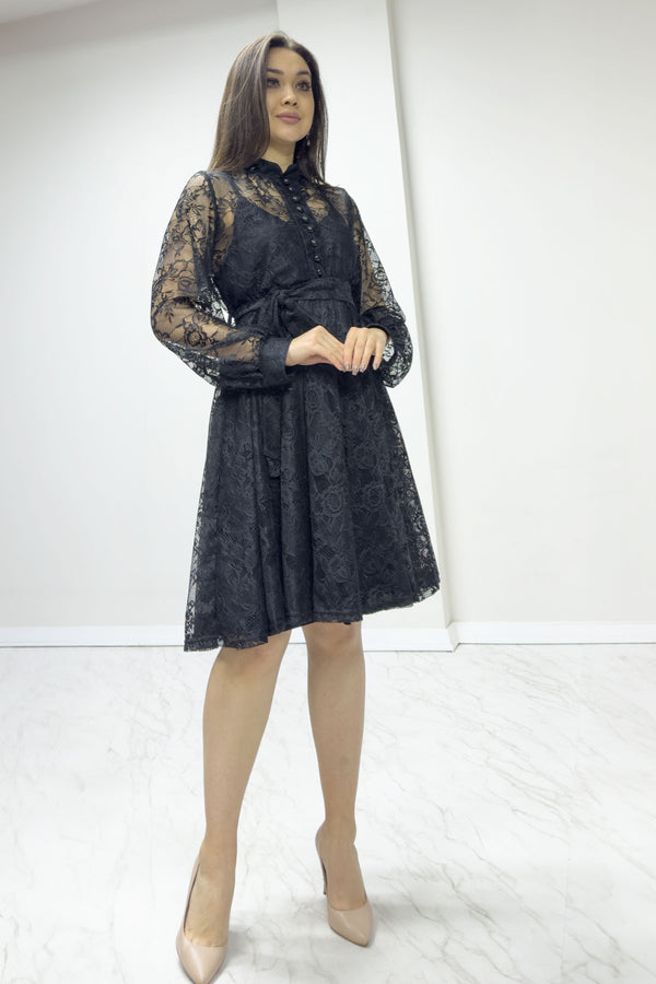 Schwarzes Abendkleid aus französischer Guipure-Spitze mit Knöpfen in Übergröße
