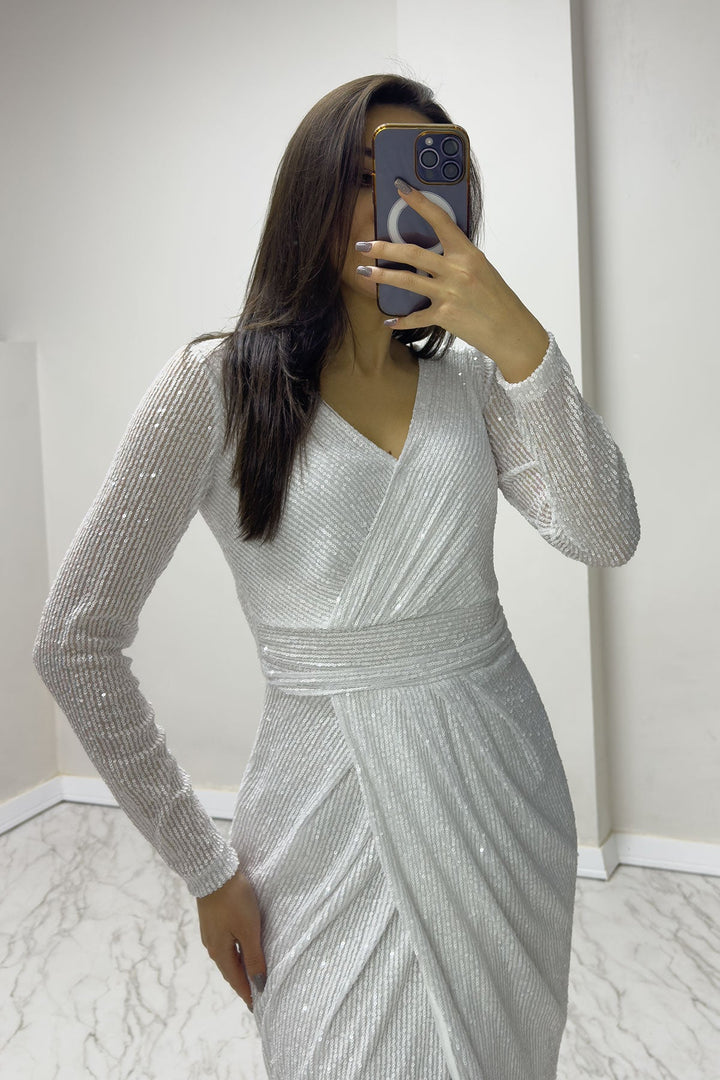 Beyaz Kruvaze Yaka Payet Tasarım Uzun Kollu Abiye Elbise - Elbise Delisi