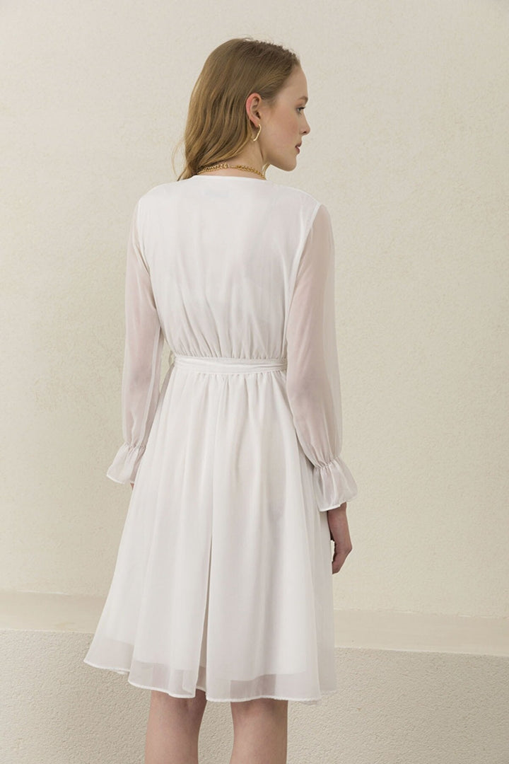 Beyaz Kruvaze Yaka Şifon Büyük Beden Kısa Elbise - Elbise Delisi