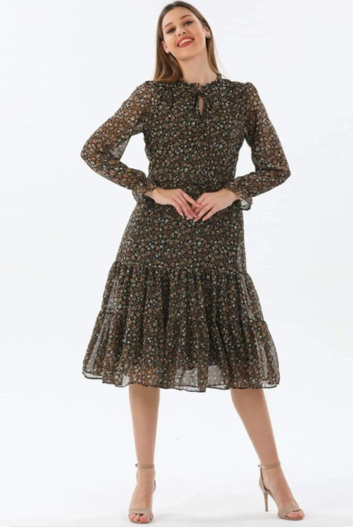 Kahverengi Çiçekli Yaka Bağlamalı Kemerli Büyük Beden Şifon Elbise - Elbise Delisi